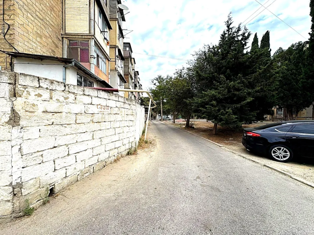 Satılır 5 otaqlı mənzil 100 m²