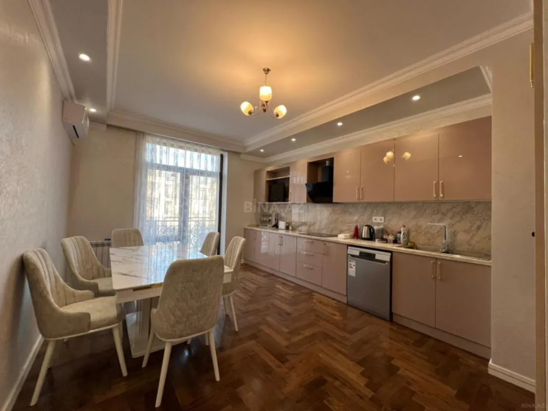 Kirayə verilir 2 otaqlı mənzil 97 m²
