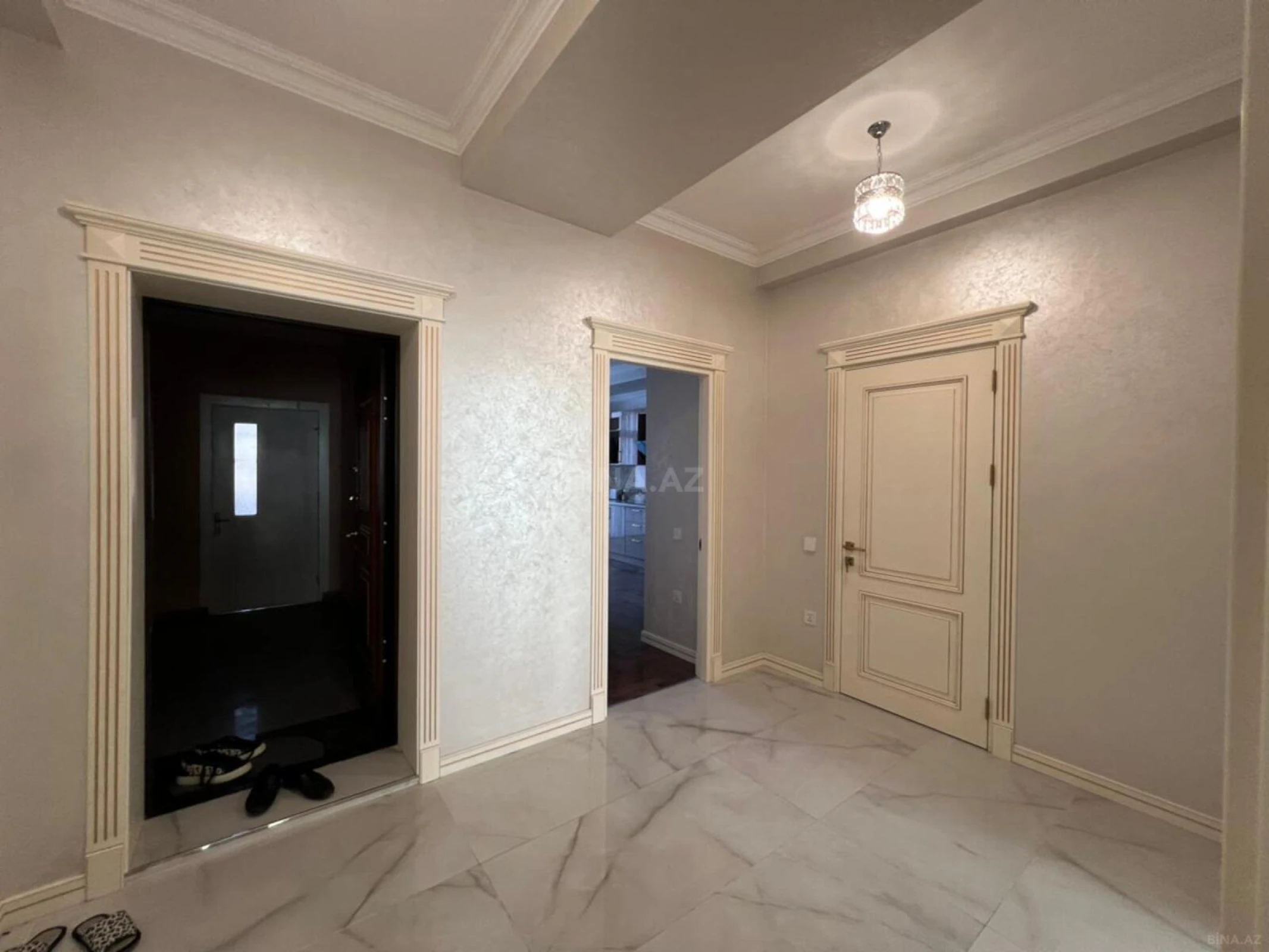 Kirayə verilir 2 otaqlı mənzil 97 m²