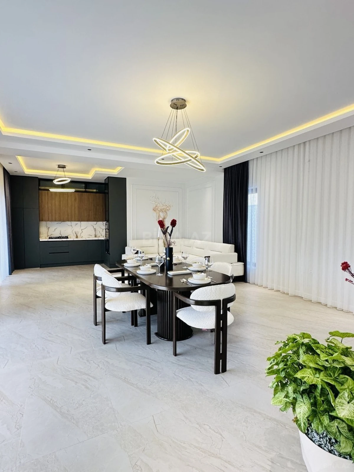Satılır 5 otaqlı həyət evi 220 m²
