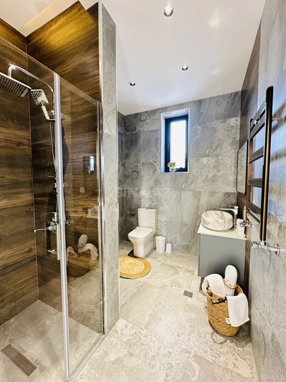 Satılır 5 otaqlı həyət evi 220 m²