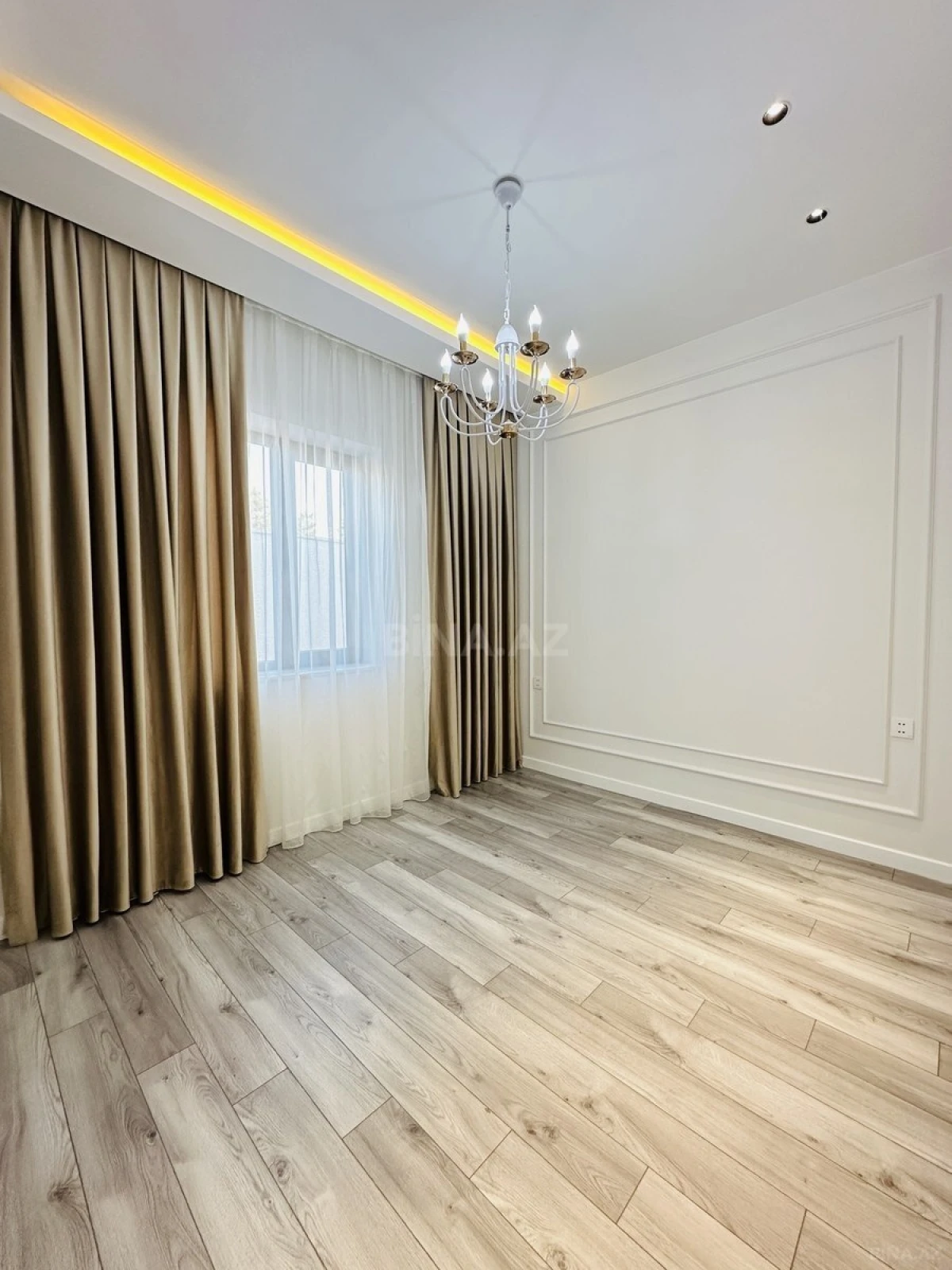 Satılır 5 otaqlı həyət evi 220 m²