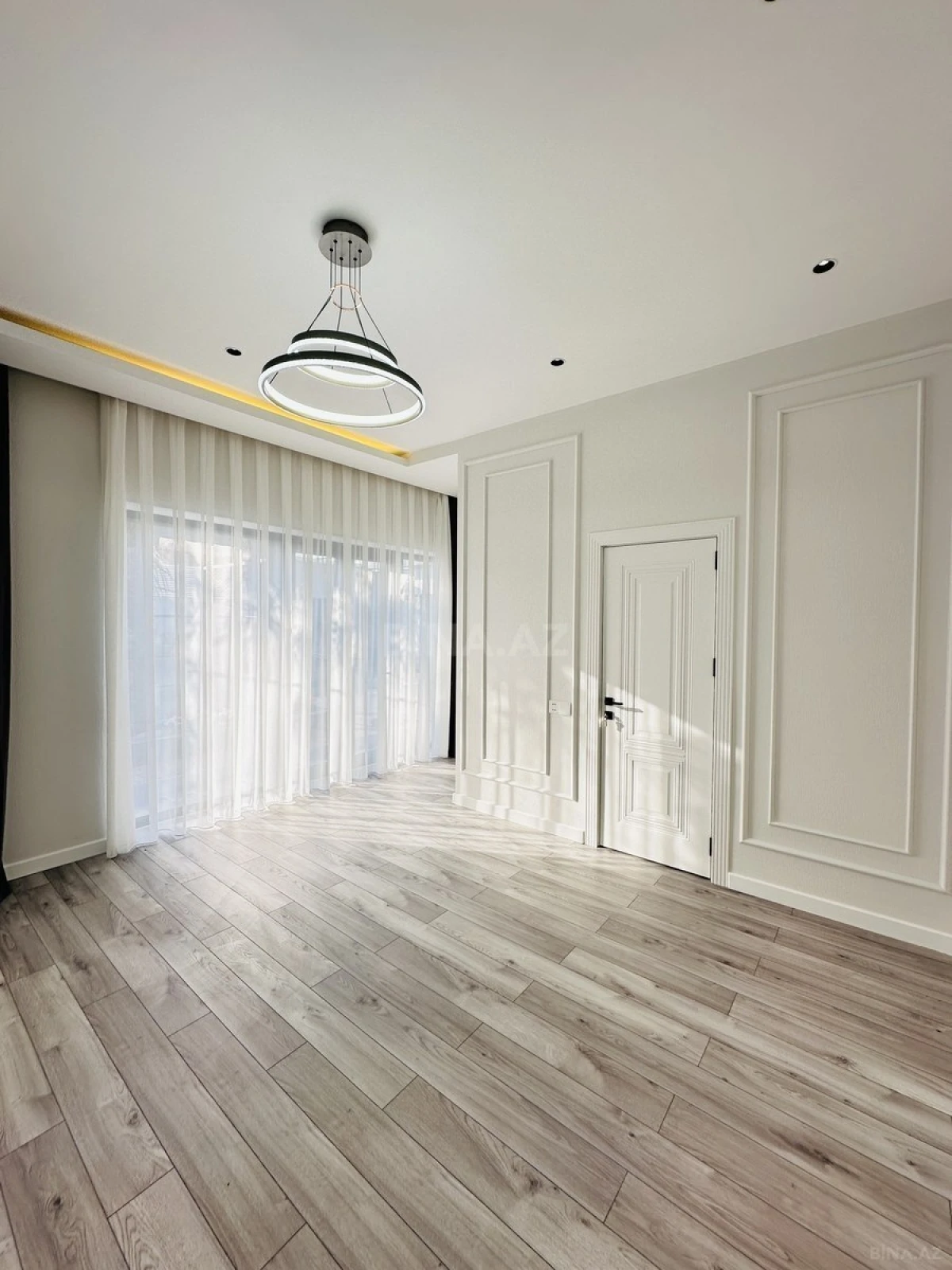 Satılır 5 otaqlı həyət evi 220 m²