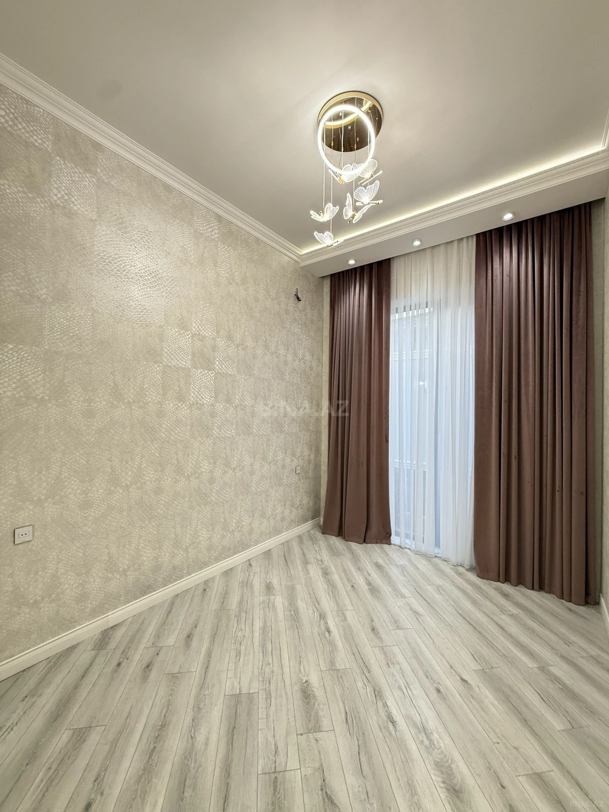 Satılır 5 otaqlı həyət evi 220 m²