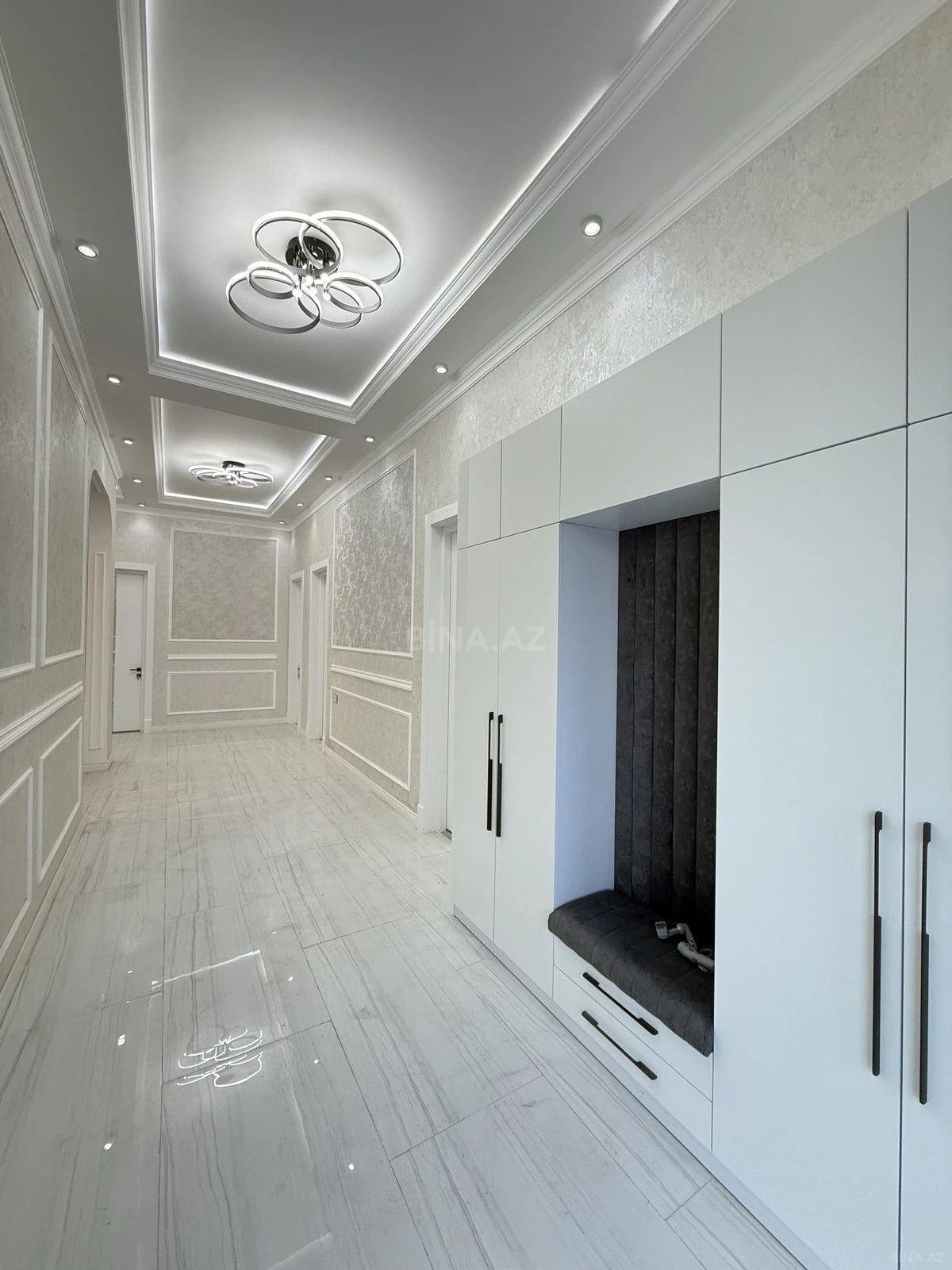 Satılır 5 otaqlı həyət evi 220 m²