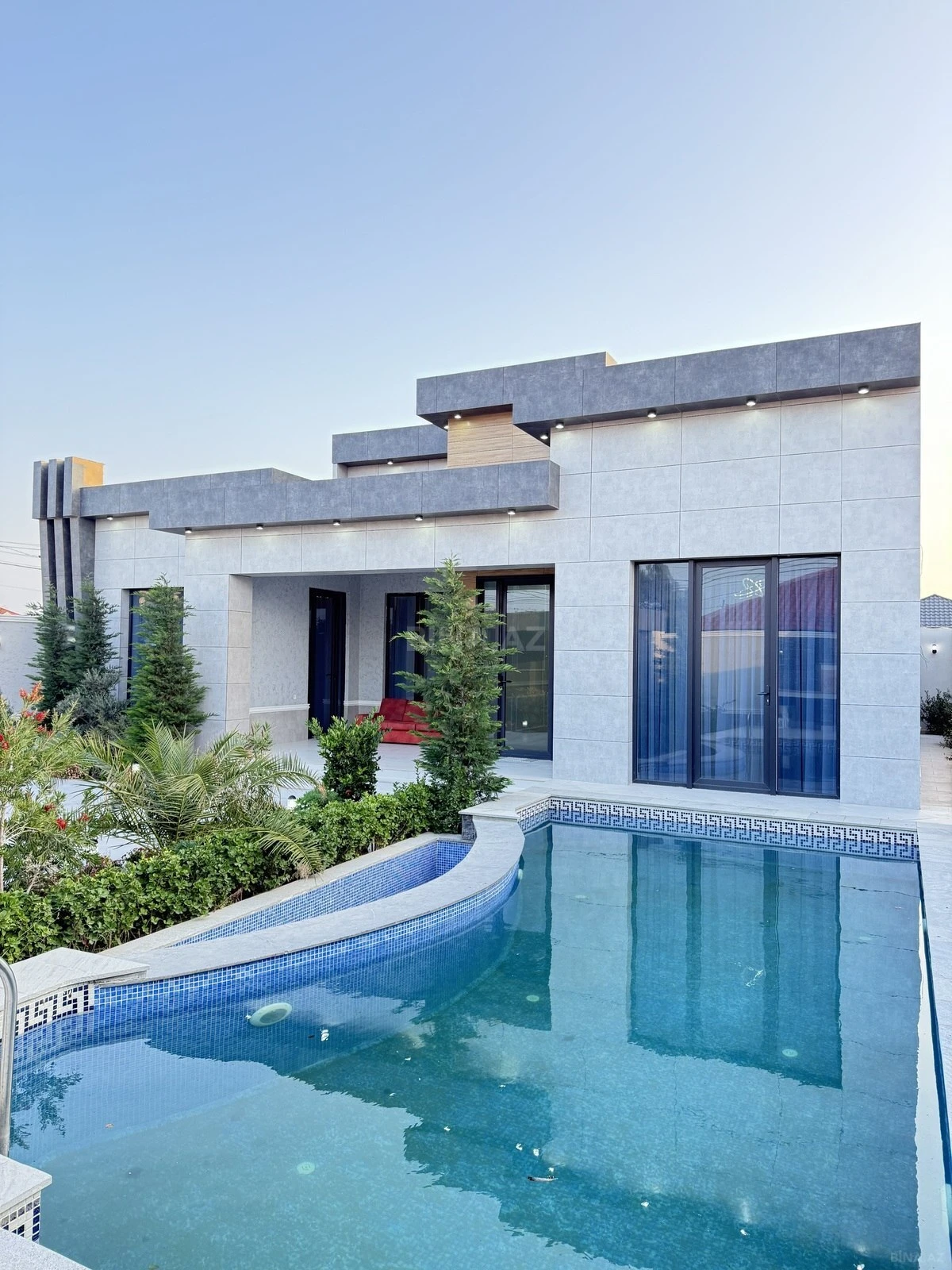 Satılır 5 otaqlı həyət evi 220 m²