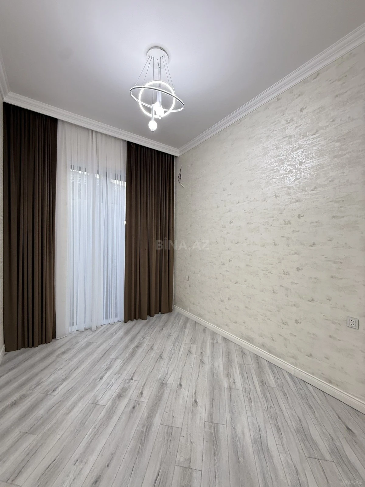 Satılır 5 otaqlı həyət evi 220 m²