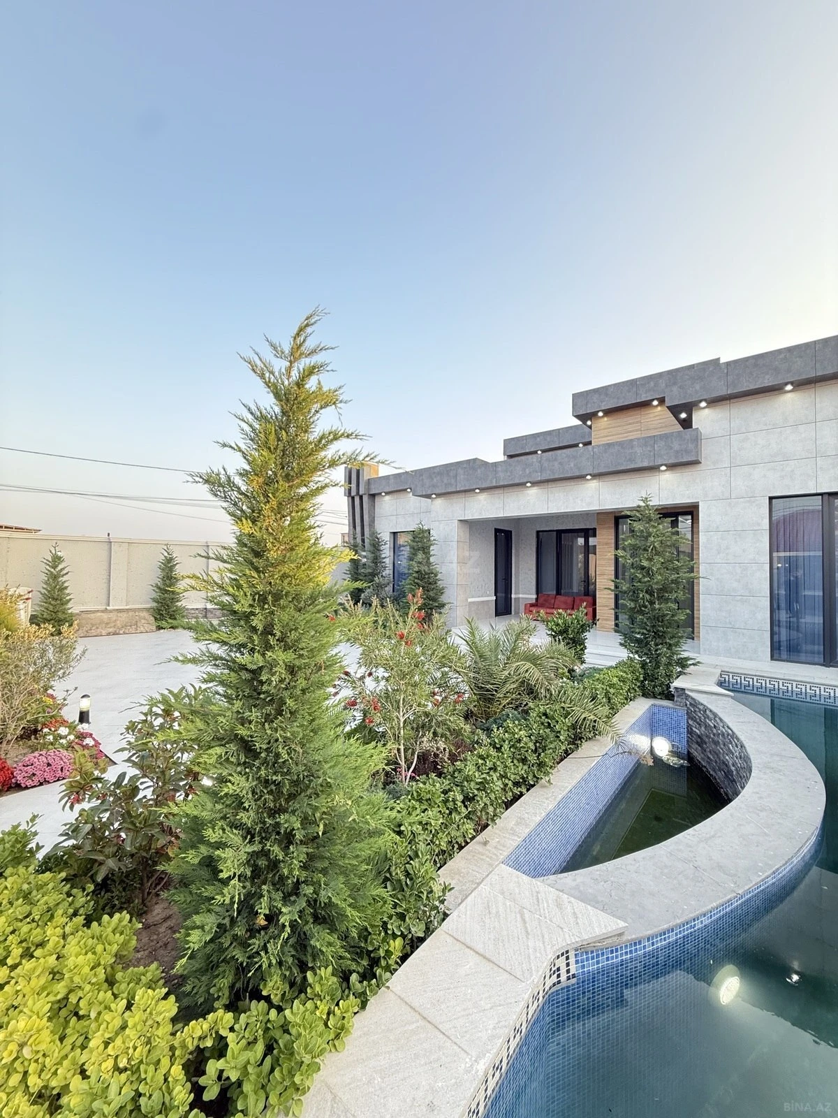 Satılır 5 otaqlı həyət evi 220 m²