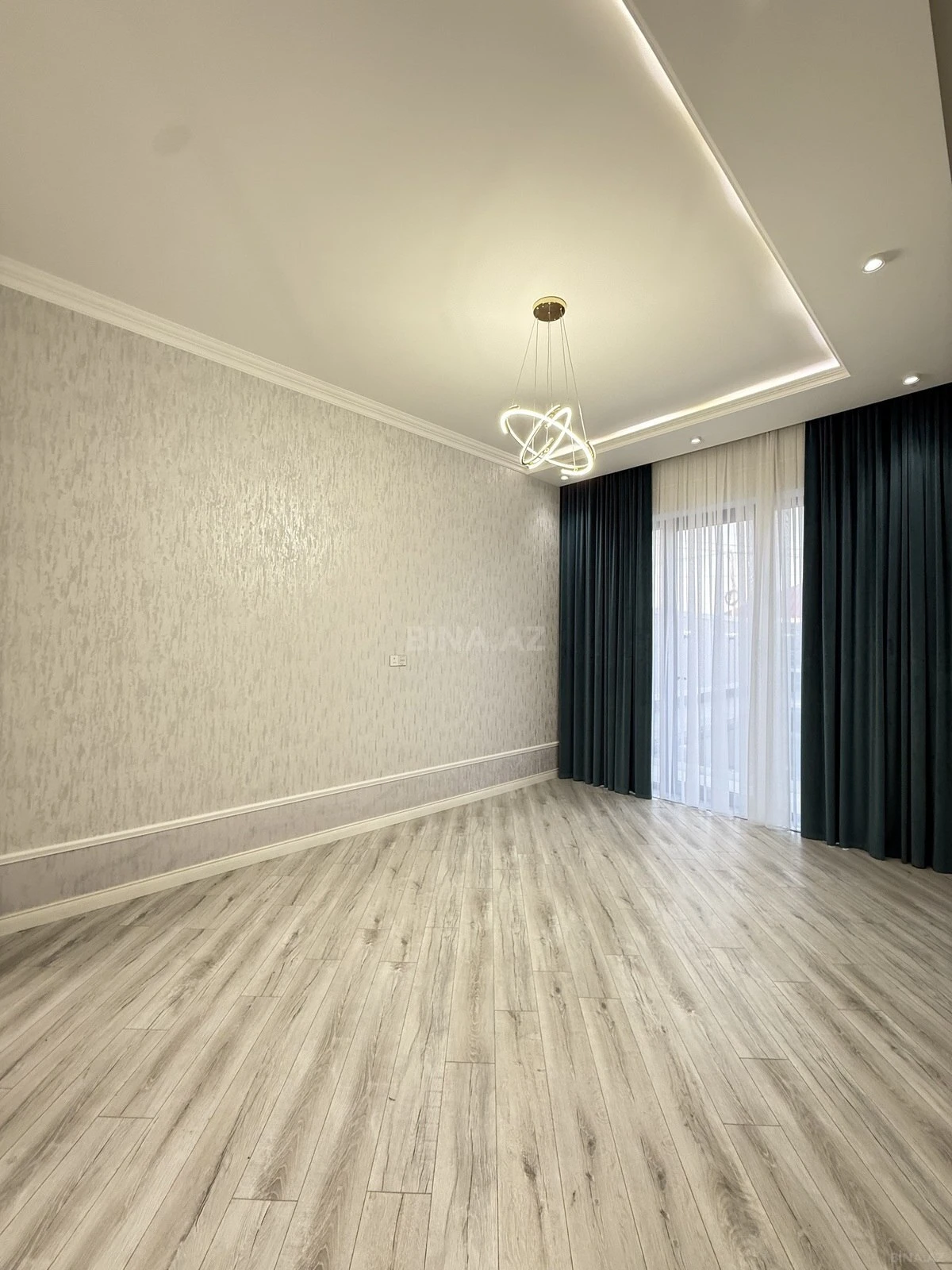 Satılır 5 otaqlı həyət evi 220 m²