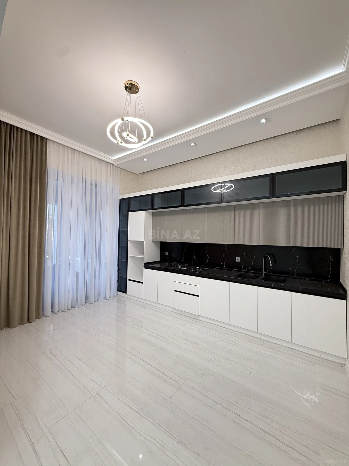 Satılır 5 otaqlı həyət evi 220 m²