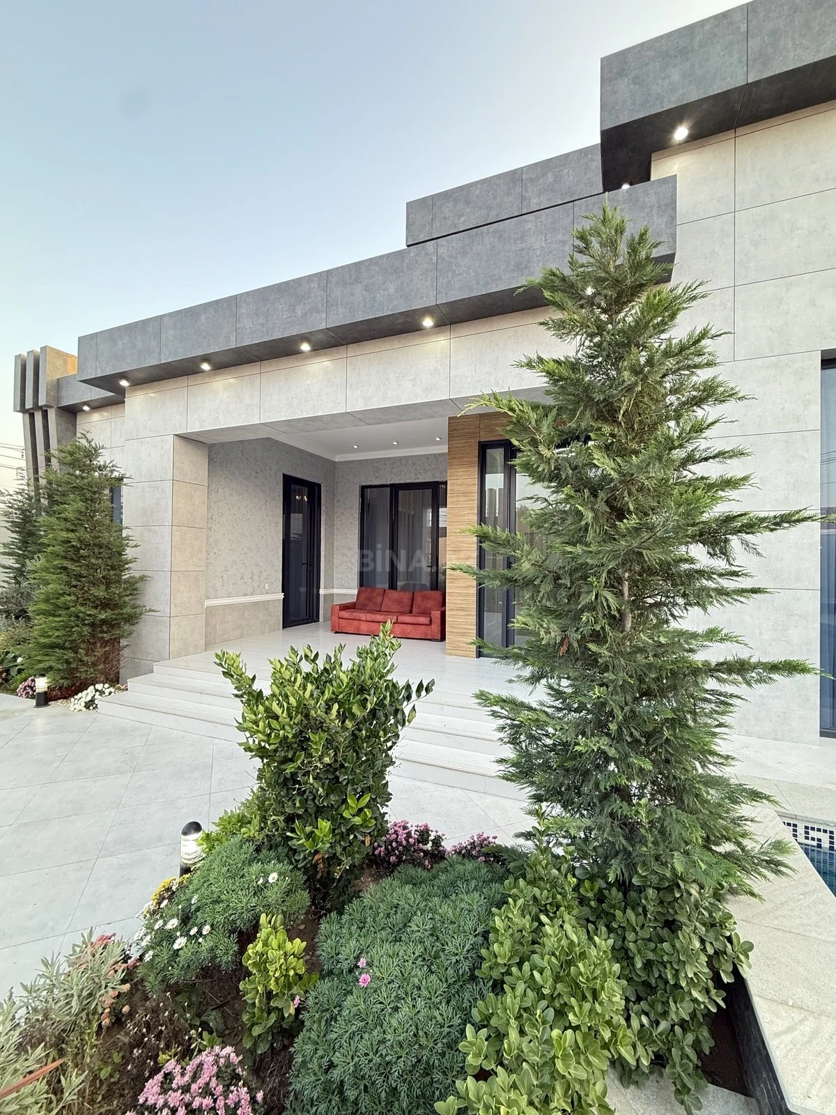 Satılır 5 otaqlı həyət evi 220 m²