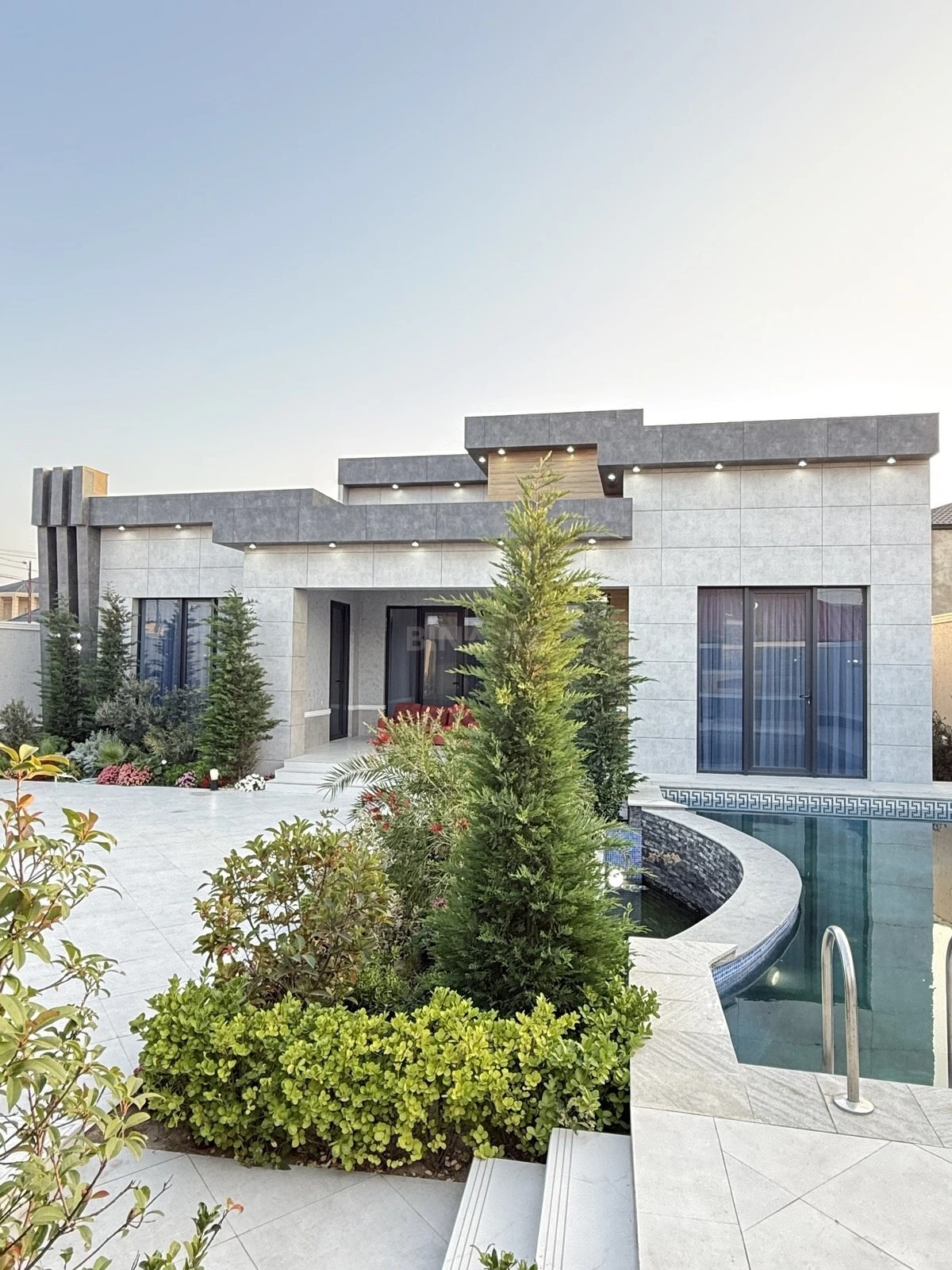 Satılır 5 otaqlı həyət evi 220 m²