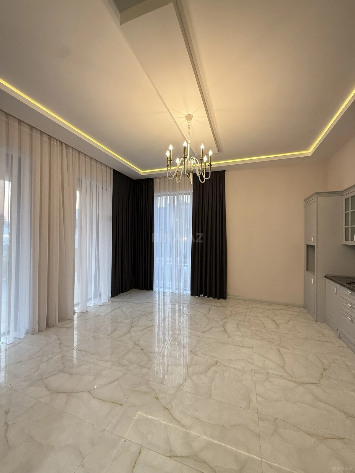 Satılır 6 otaqlı həyət evi 450 m²