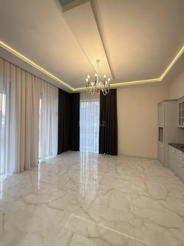 Satılır 6 otaqlı həyət evi 450 m²