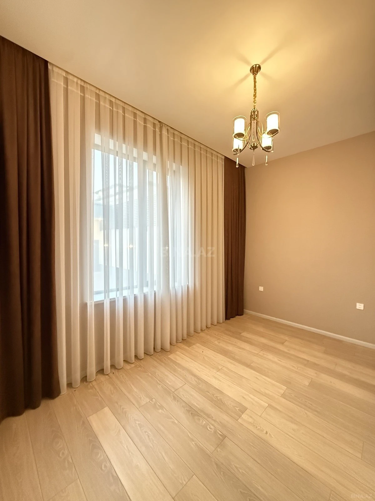 Satılır 6 otaqlı həyət evi 450 m²