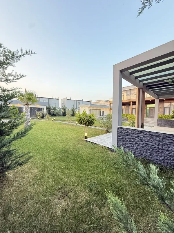 Satılır 6 otaqlı həyət evi 450 m²