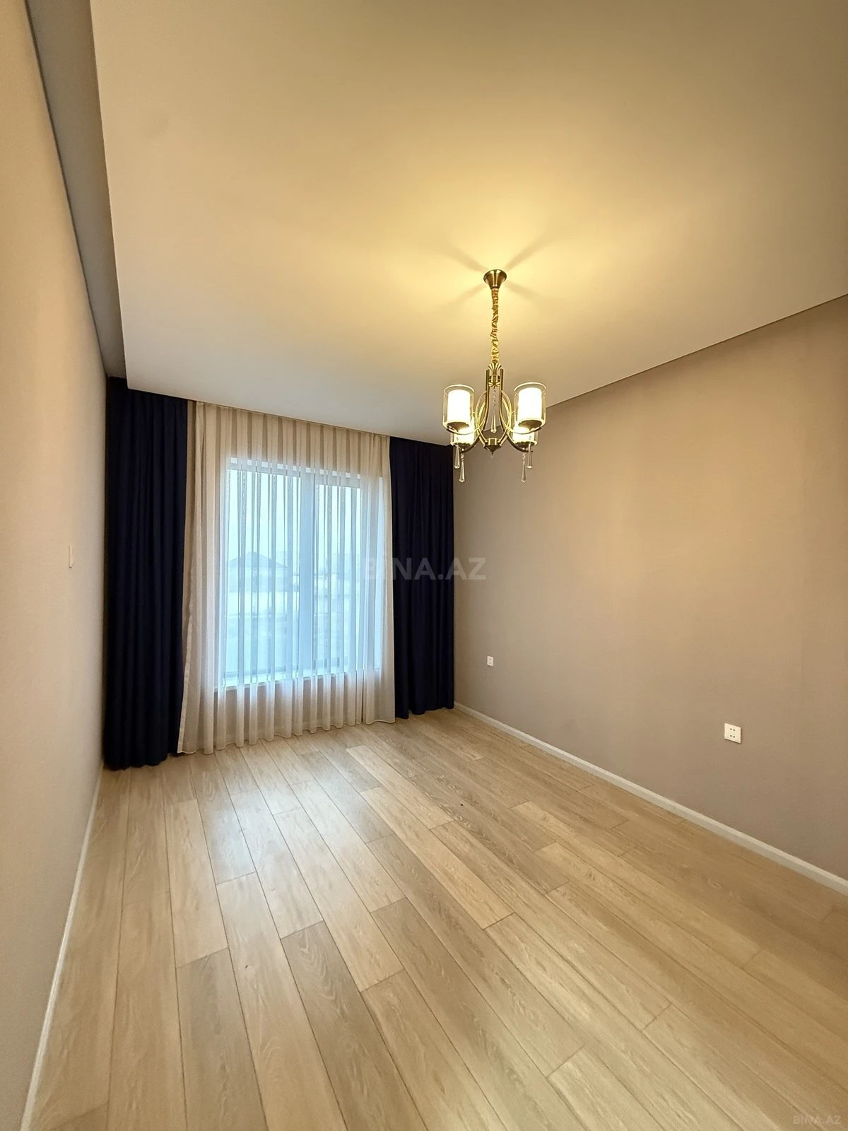 Satılır 6 otaqlı həyət evi 450 m²