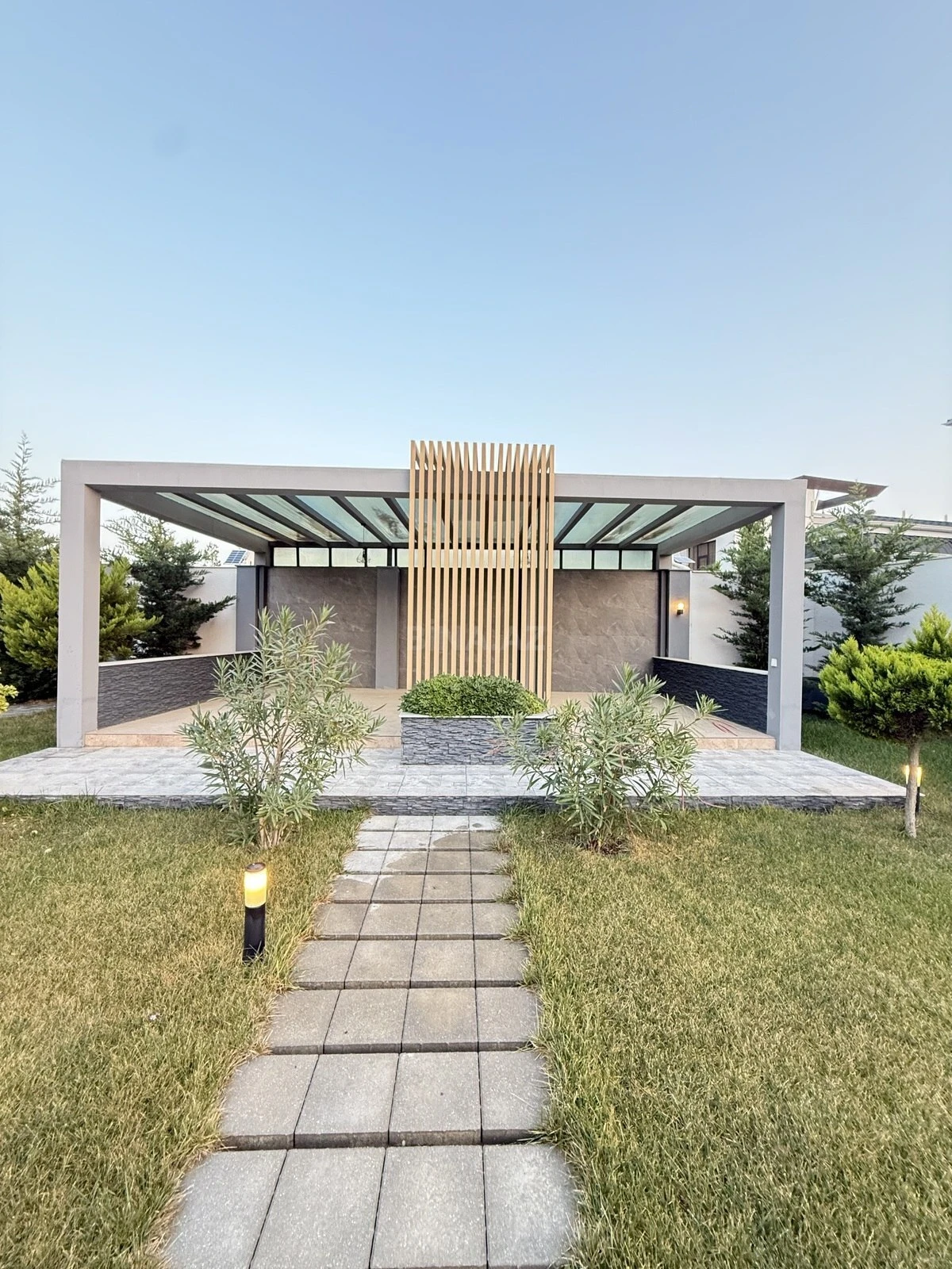 Satılır 6 otaqlı həyət evi 450 m²