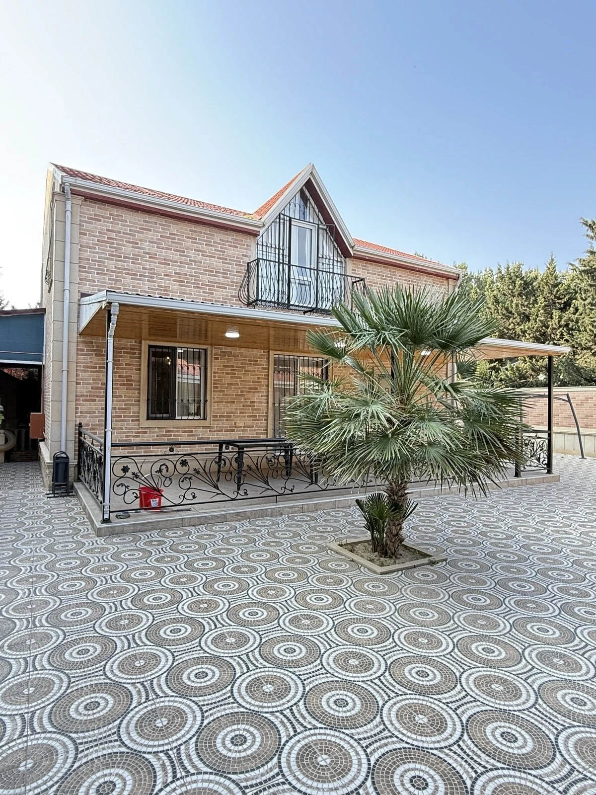 Satılır 4 otaqlı həyət evi 180 m²