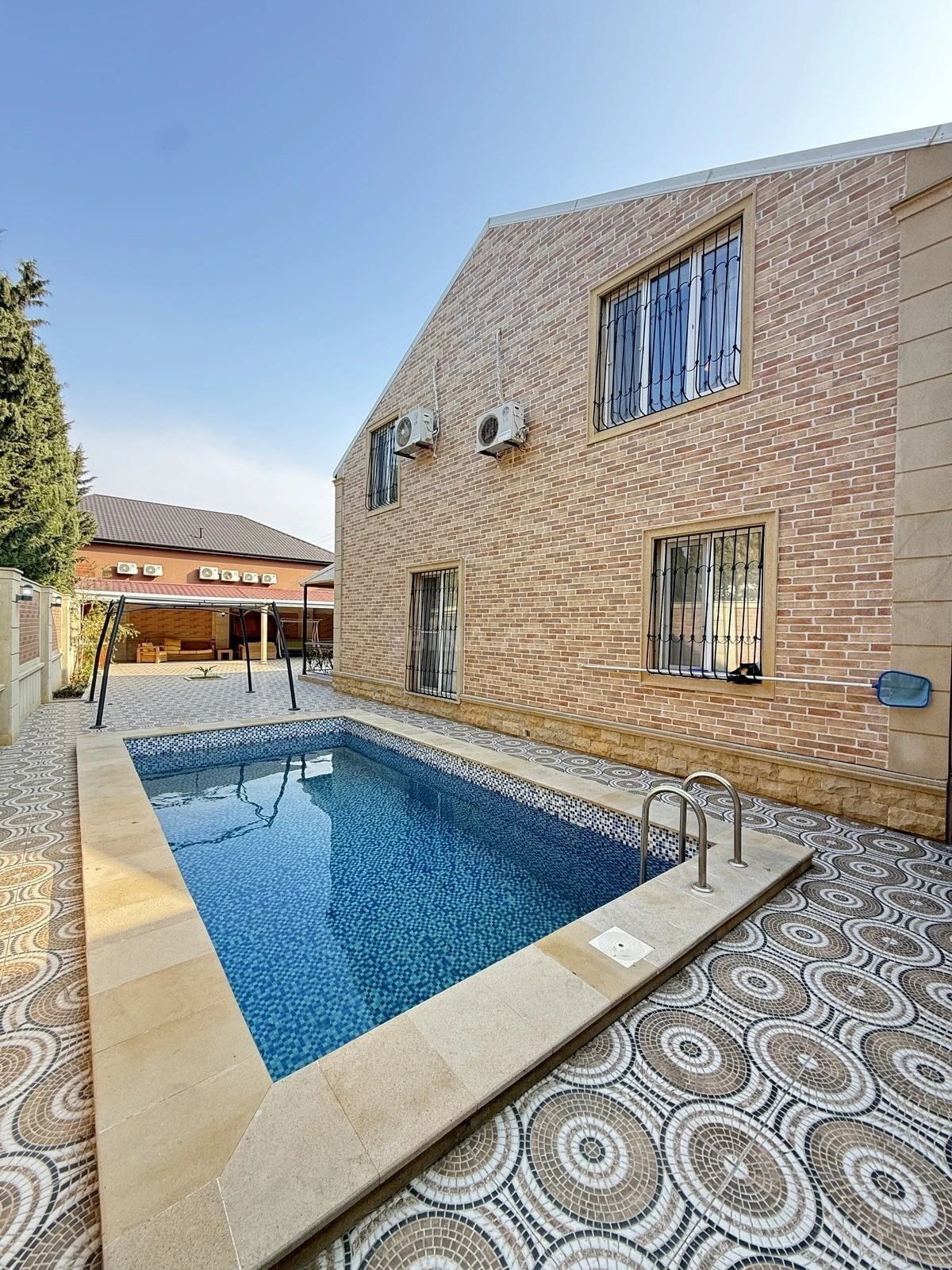 Satılır 4 otaqlı həyət evi 180 m²