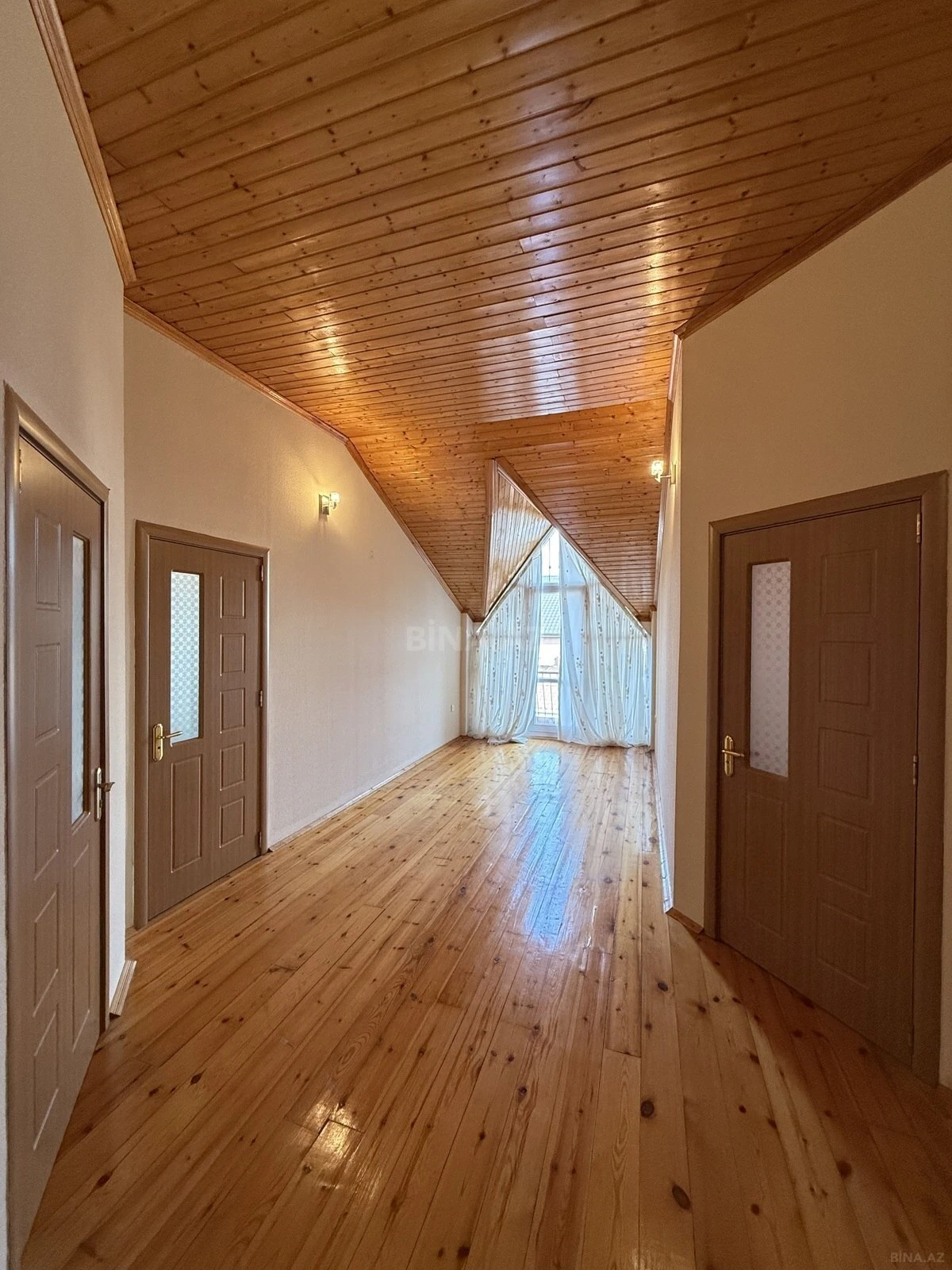 Satılır 4 otaqlı həyət evi 180 m²