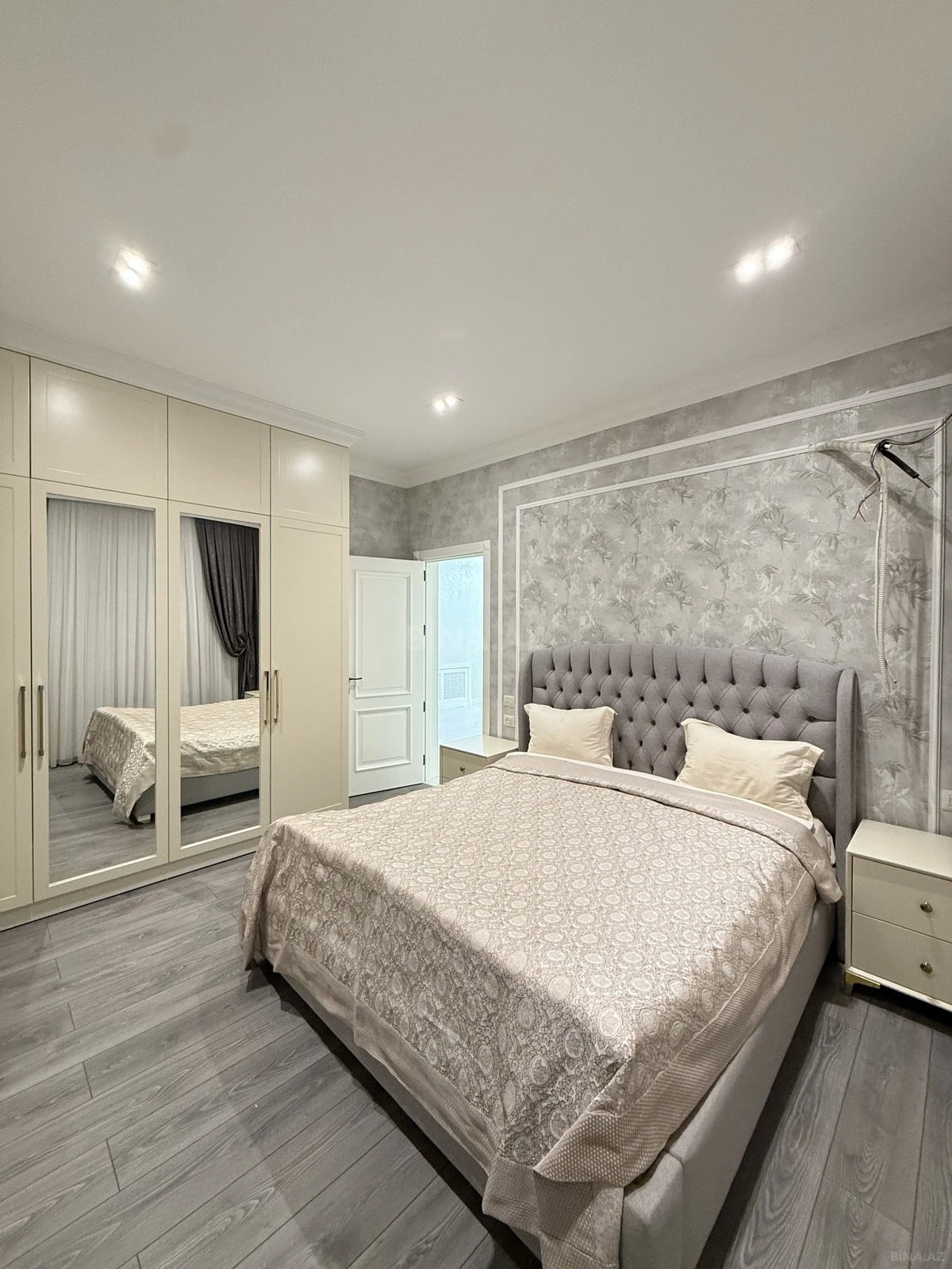 Satılır 5 otaqlı həyət evi 430 m²