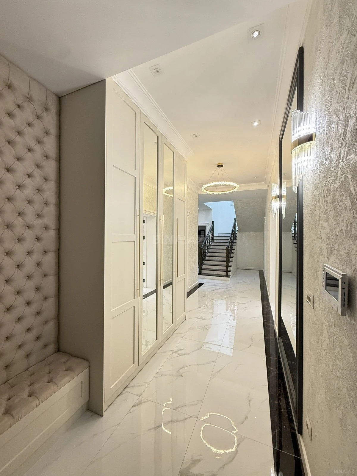 Satılır 5 otaqlı həyət evi 430 m²