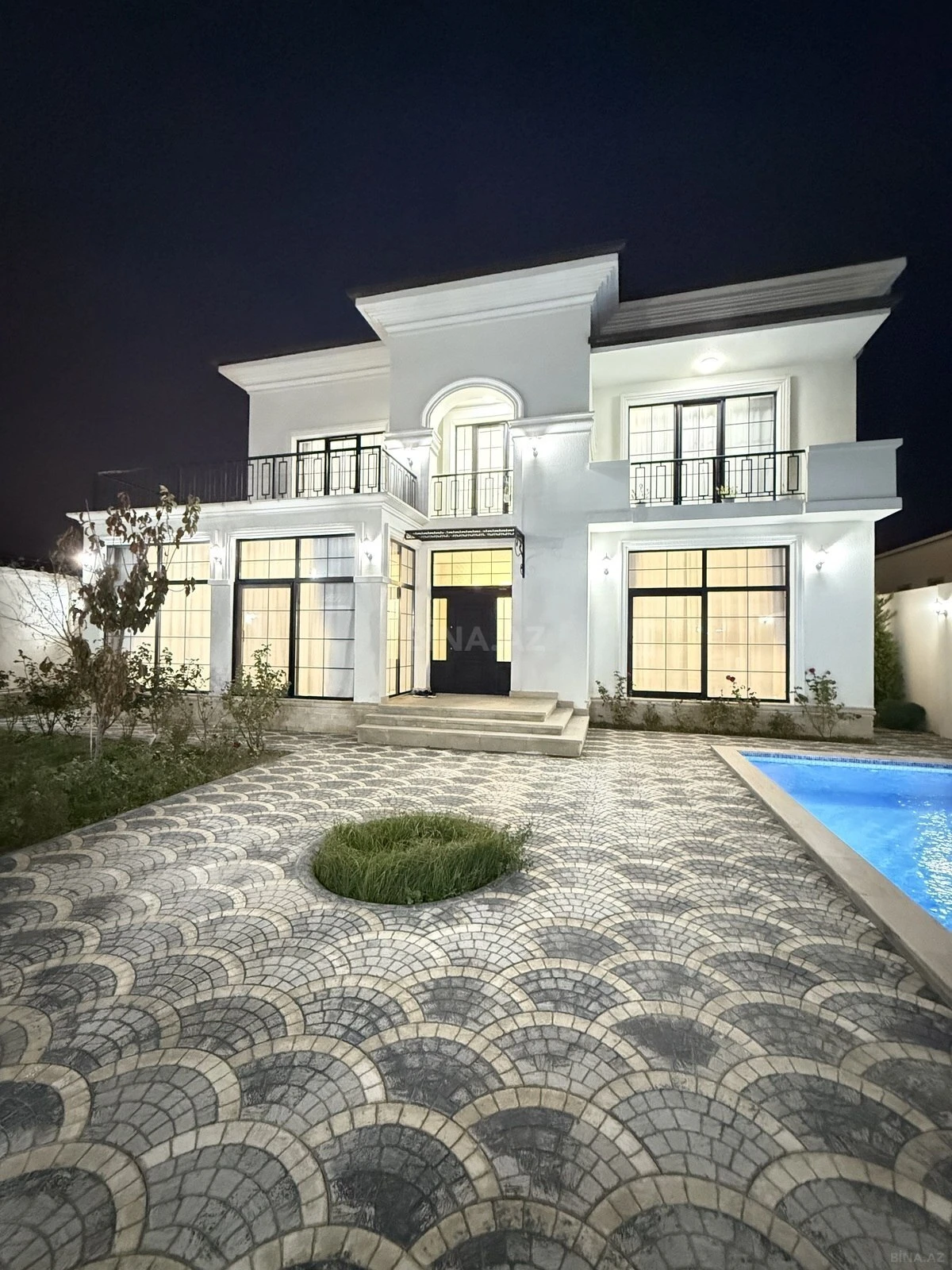 Satılır 5 otaqlı həyət evi 430 m²