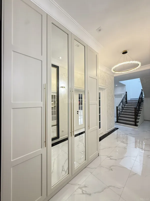 Satılır 5 otaqlı həyət evi 430 m²