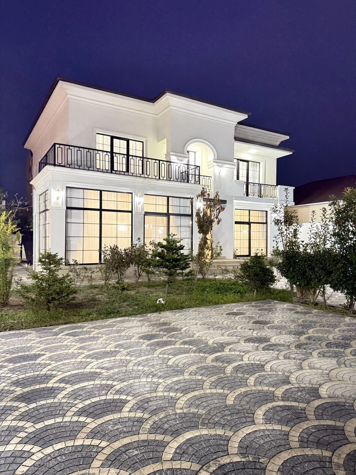 Satılır 5 otaqlı həyət evi 430 m²