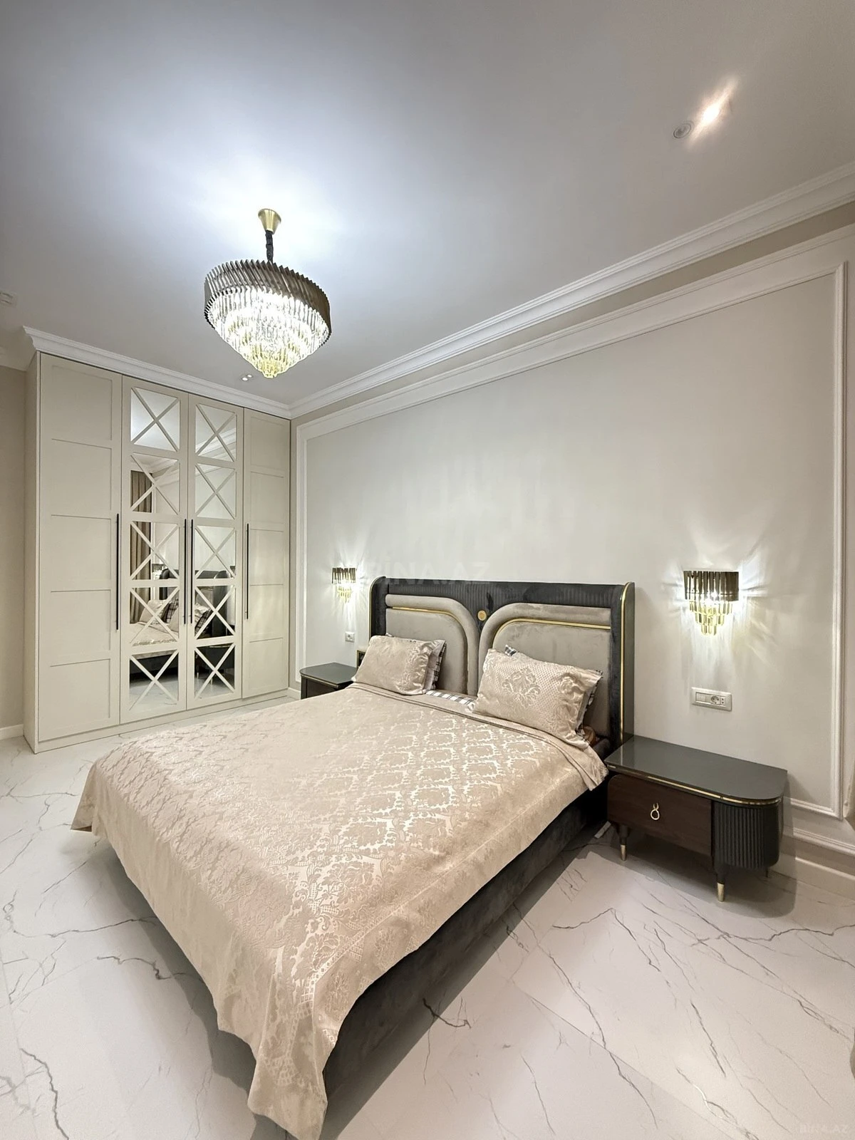 Satılır 5 otaqlı həyət evi 430 m²