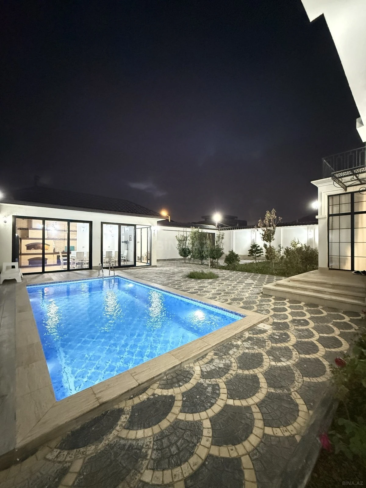 Satılır 5 otaqlı həyət evi 430 m²