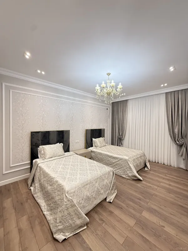 Satılır 5 otaqlı həyət evi 430 m²