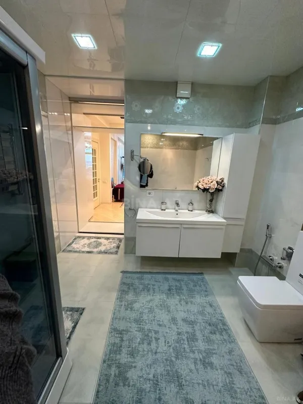 Satılır 5 otaqlı mənzil 240 m²