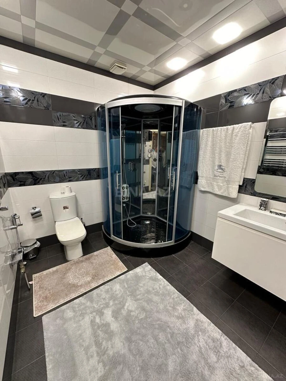 Satılır 5 otaqlı mənzil 240 m²