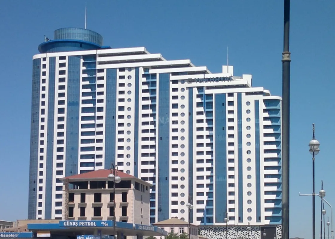 Satılır 5 otaqlı mənzil 240 m²