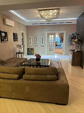 Satılır 5 otaqlı mənzil 240 m²