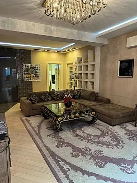 Satılır 5 otaqlı mənzil 240 m²