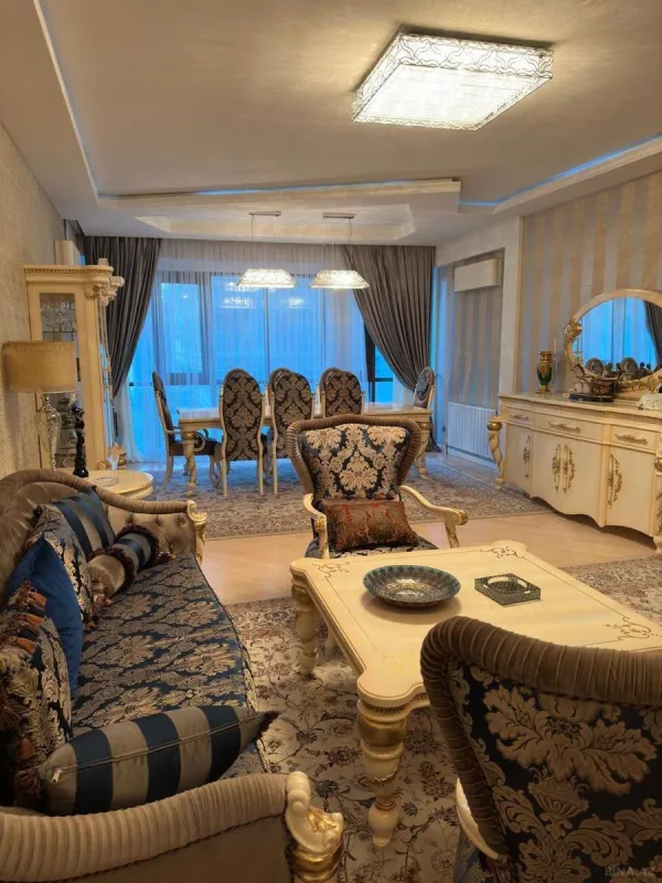 Satılır 5 otaqlı mənzil 240 m²