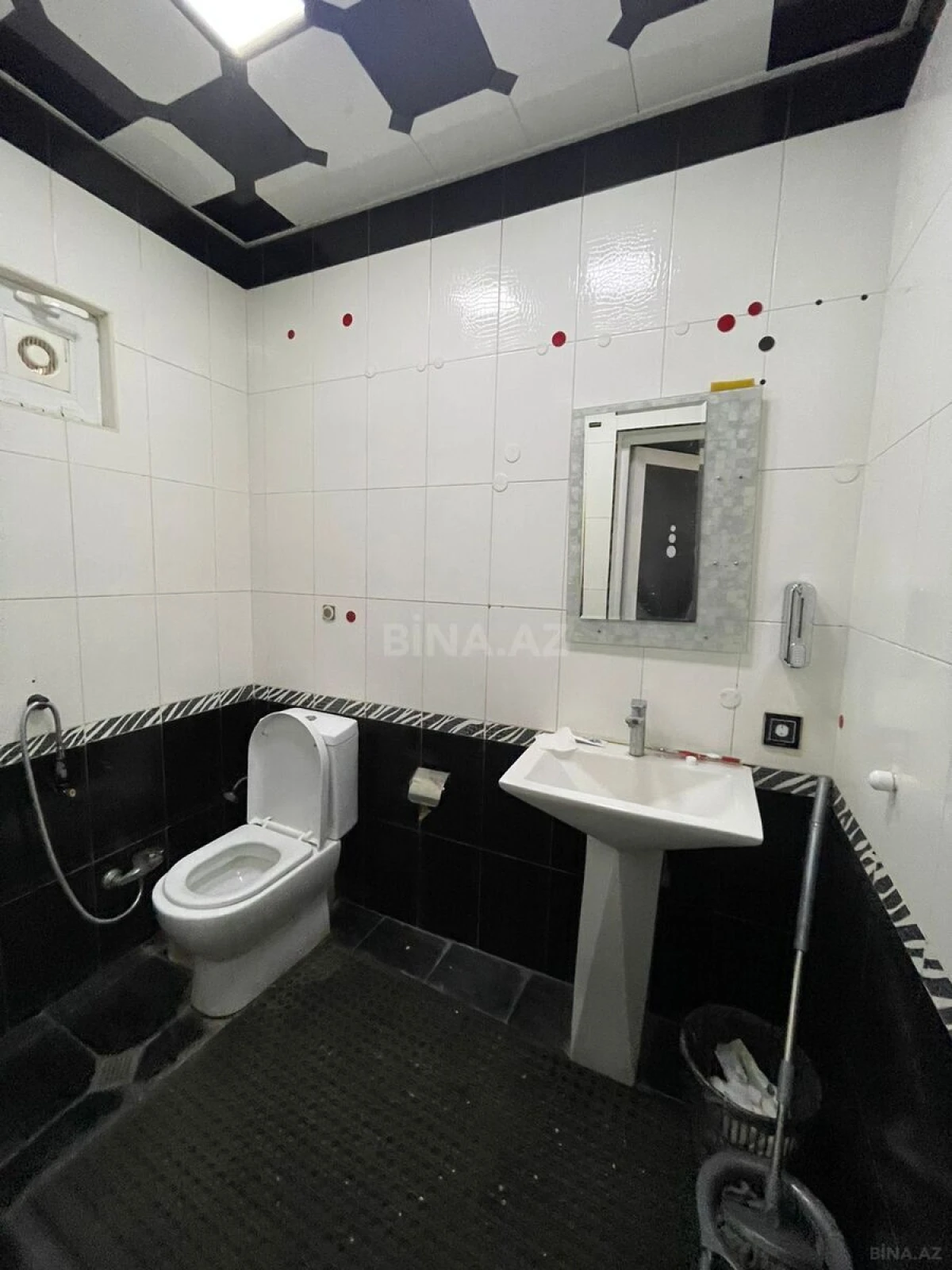 Kirayə verilir obyekt 140 m²