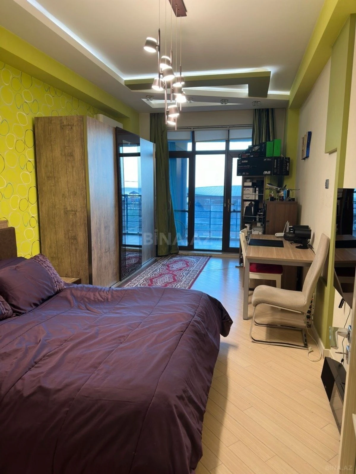 Satılır 4 otaqlı mənzil 250 m²
