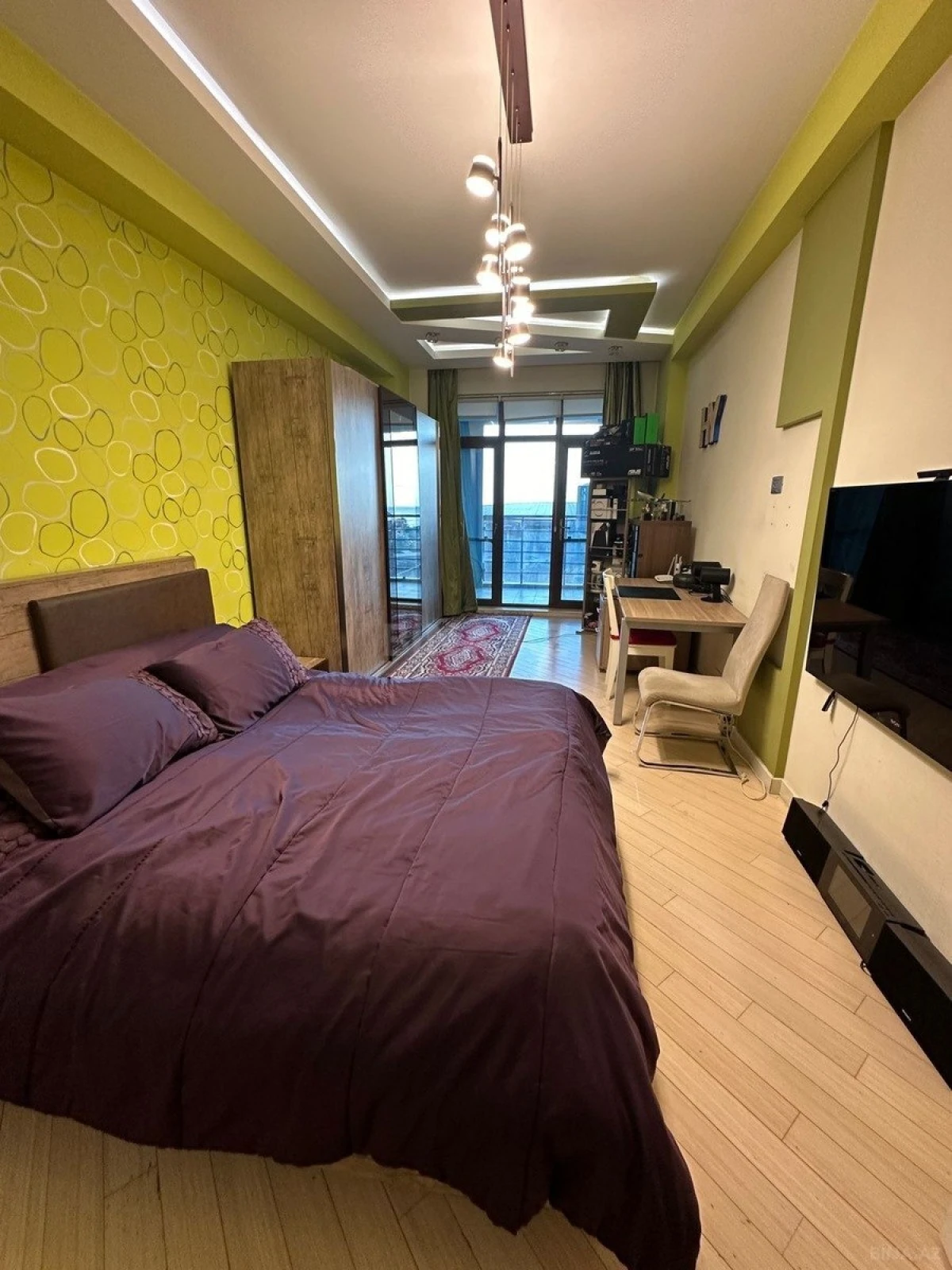 Satılır 4 otaqlı mənzil 250 m²