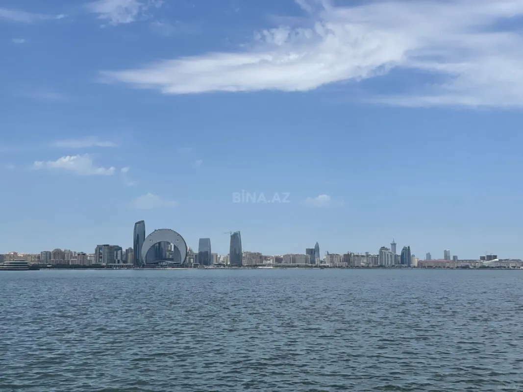 Satılır 4 otaqlı mənzil 250 m²