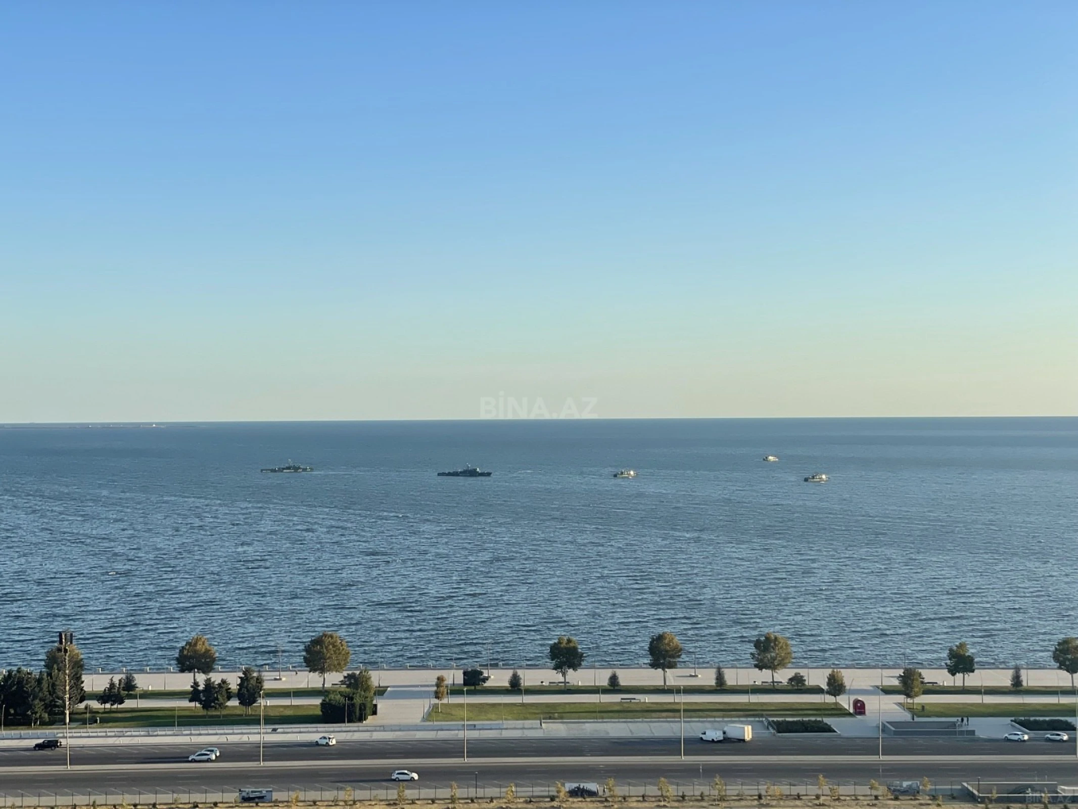 Satılır 4 otaqlı mənzil 250 m²