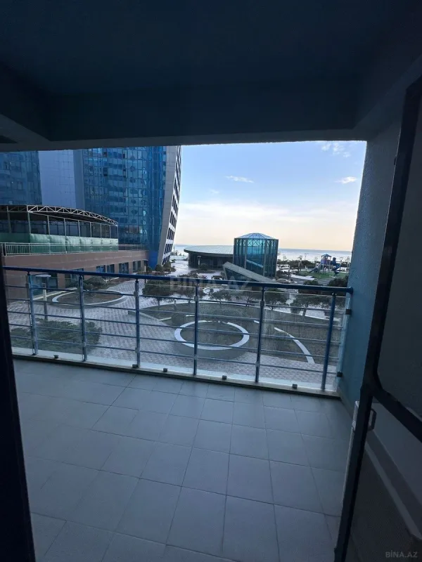 Satılır 4 otaqlı mənzil 250 m²