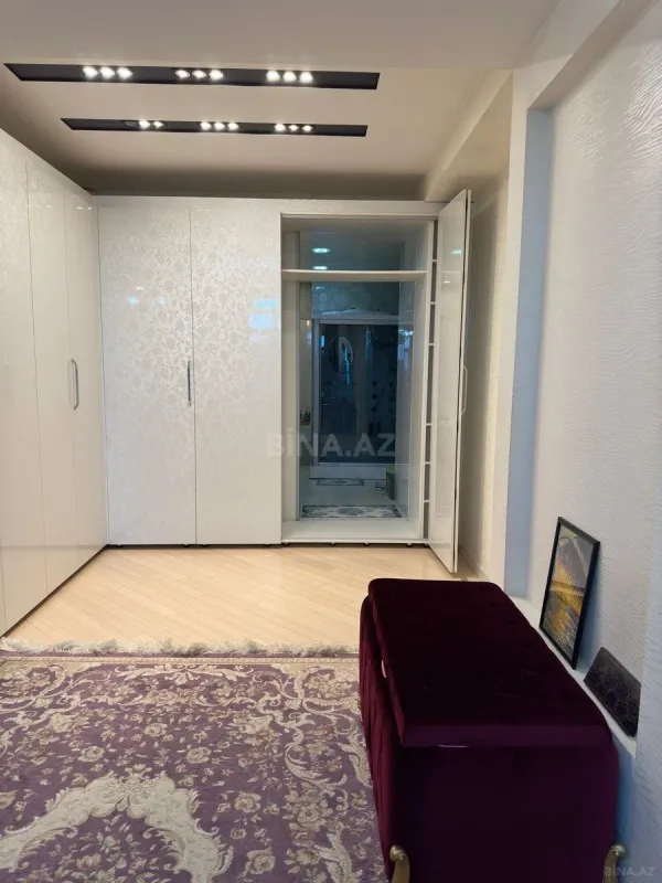 Satılır 4 otaqlı mənzil 250 m²