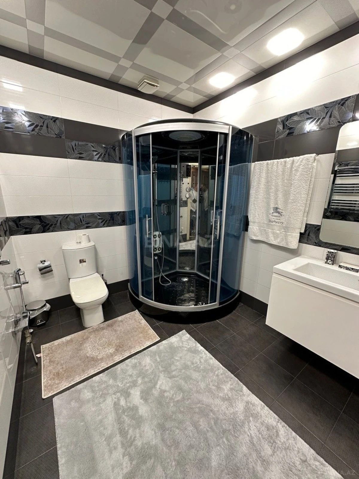 Satılır 4 otaqlı mənzil 250 m²