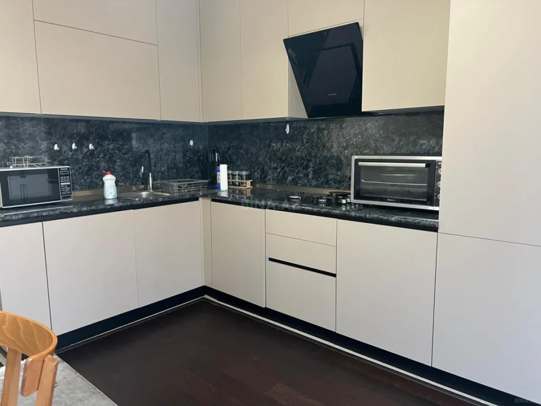 Satılır 4 otaqlı mənzil 178 m²