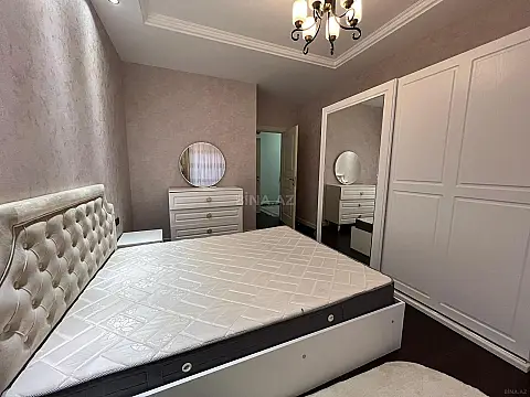 Satılır 4 otaqlı mənzil 178 m²