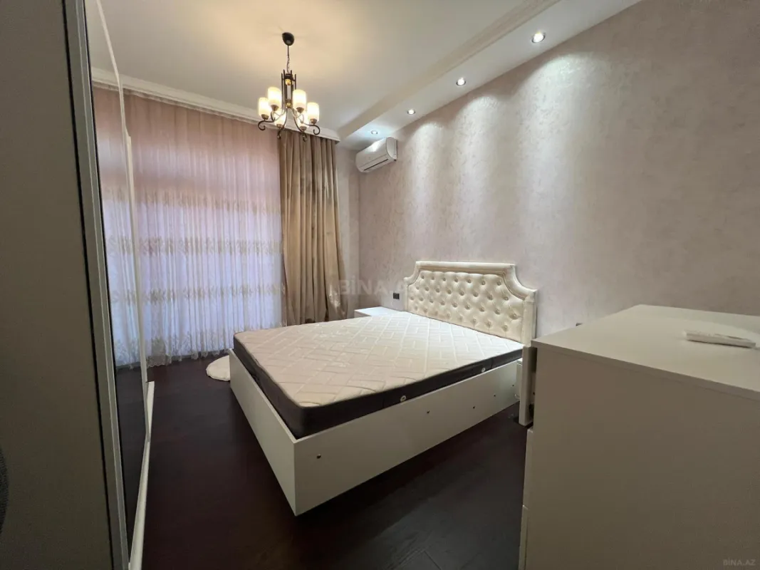 Satılır 4 otaqlı mənzil 178 m²
